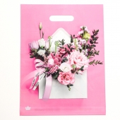 Розовый пакет с цветочным принтом и вырубной ручкой (40х31 см) - Сима-Ленд - купить с доставкой в Мурманске