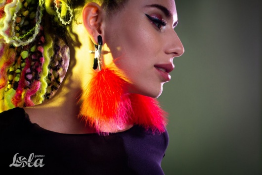 Зажимы на соски с красным пухом Euphoric - Lola Games - купить с доставкой в Мурманске