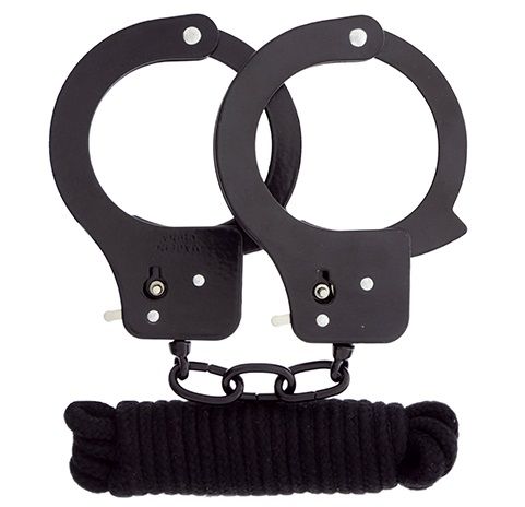 Чёрные наручники из листового металла в комплекте с веревкой BONDX METAL CUFFS LOVE ROPE SET - Dream Toys - купить с доставкой в Мурманске